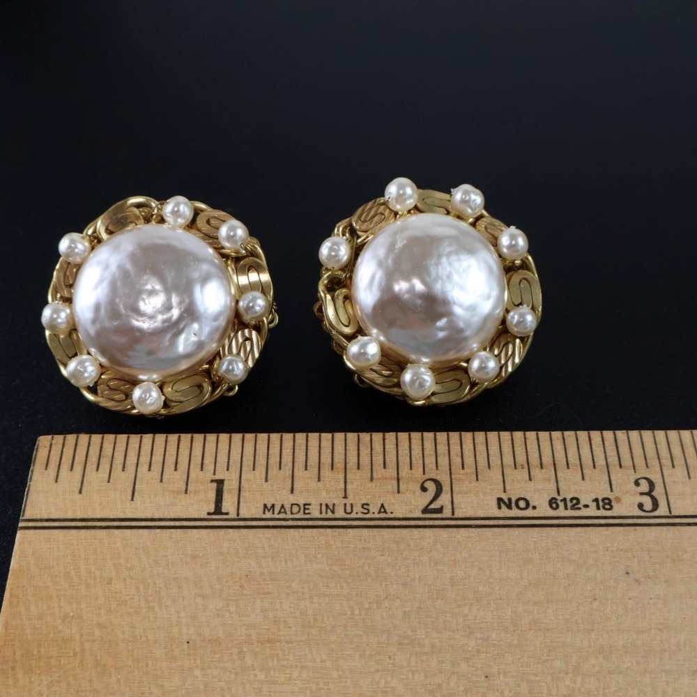 Vintage Miriam Haskell Faux Mabe Pearl Clip On Gold Tone Statement Earrings - Picture 7 of 7